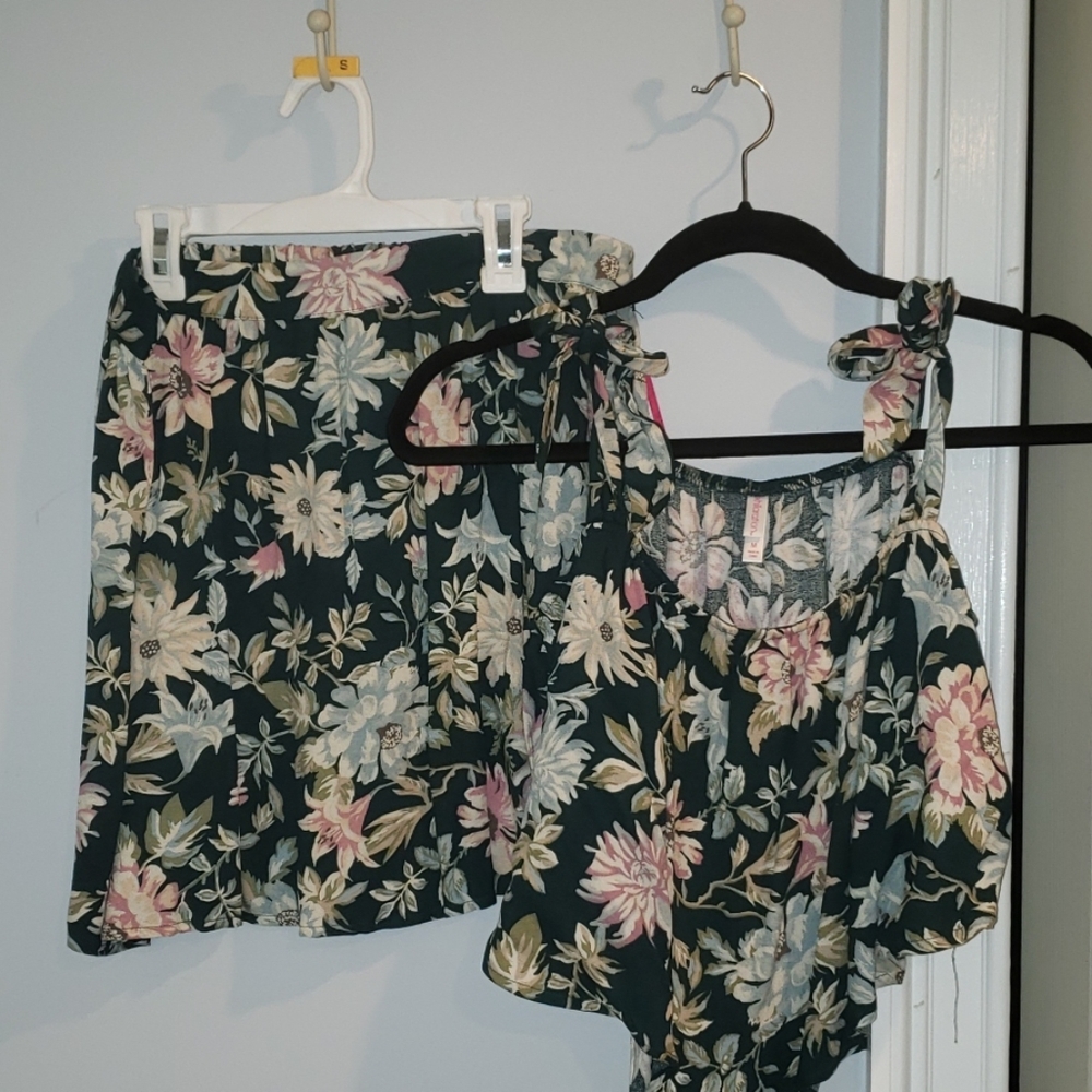 Skirt & crop top